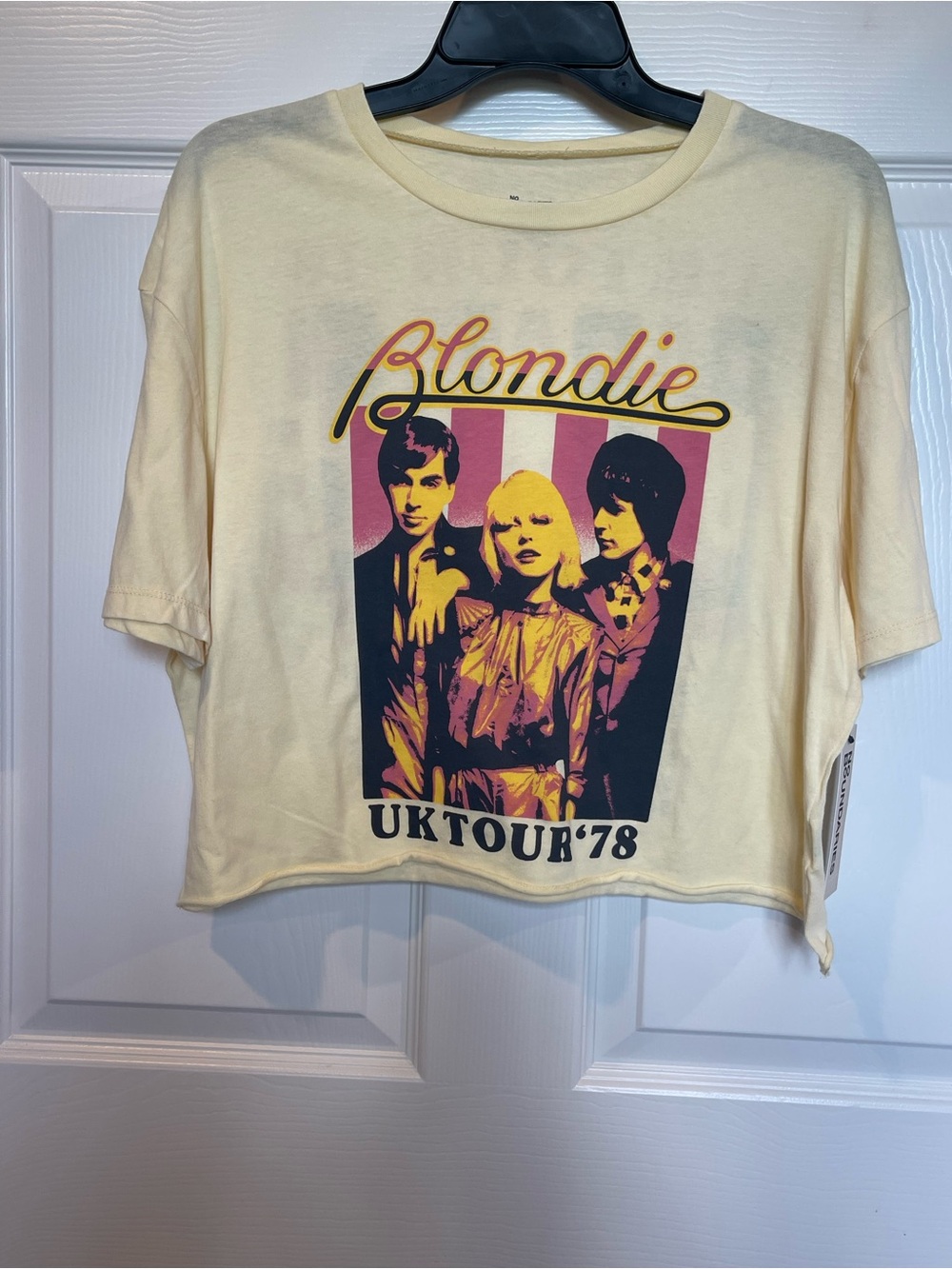 No Boundaries Size M Graphic Cropped Tee Retro Rock NWT